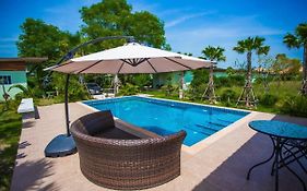 มี แอนด์ ทรี วิลล่า